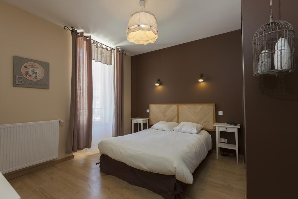 Hotel Des Alpes Le Bourg-dʼOisans Rum bild